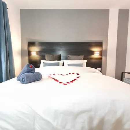 Pamro - Jaccuzi - Fitness Area - Free Wifi - Pool - Modern & Comfortable - Sunnygolf Vakantiehuis *