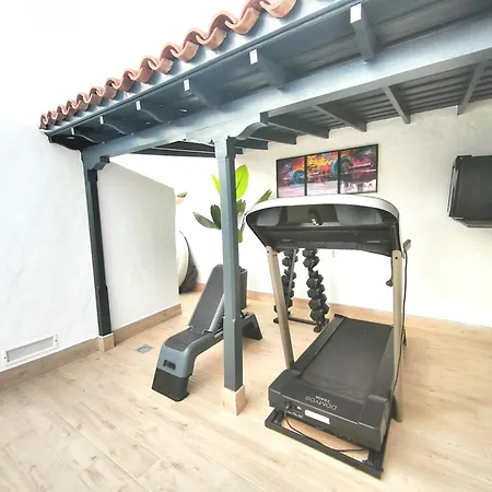 Rooftop Jaccuzi - Pool - Fitness Area - Free Wifi - Air Conditioner - Pool - Modern & Comfortable - Sunnygolf Bungalow Holiday home Maspalomas (Gran Canaria)