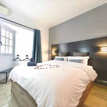 Holiday home Rooftop Jaccuzi - Pool - Fitness Area - Free Wifi - Air Conditioner - Pool - Modern & Comfortable - Sunnygolf Bungalow