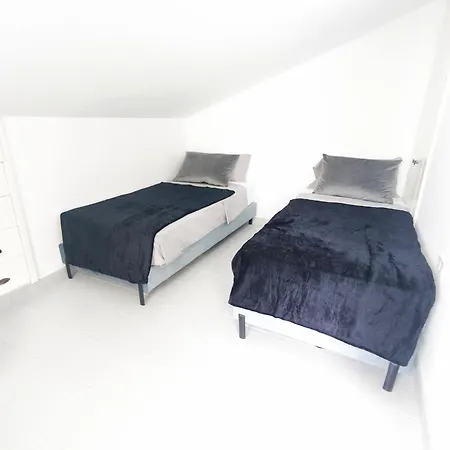 Rooftop Jaccuzi - Pool - Fitness Area - Free Wifi - Air Conditioner - Pool - Modern & Comfortable - Sunnygolf Bungalow Holiday home *
