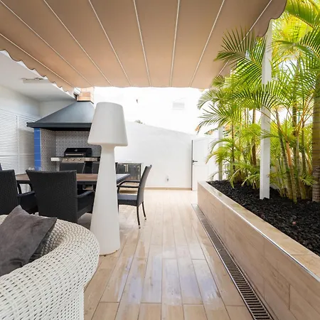 Rooftop Jaccuzi - Pool - Fitness Area - Free Wifi - Air Conditioner - Pool - Modern & Comfortable - Sunnygolf Bungalow