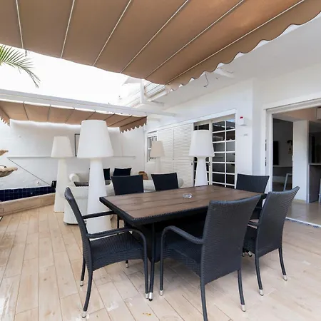 Rooftop Jaccuzi - Pool - Fitness Area - Free Wifi - Air Conditioner - Pool - Modern & Comfortable - Sunnygolf Bungalow Holiday home *
