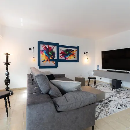 Holiday home Rooftop Jaccuzi - Pool - Fitness Area - Free Wifi - Air Conditioner - Pool - Modern & Comfortable - Sunnygolf Bungalow
