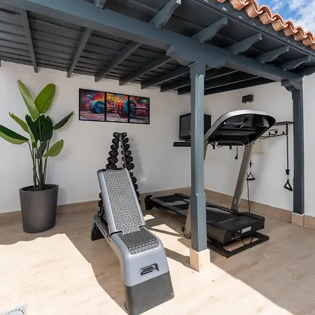 Holiday home Rooftop Jaccuzi - Pool - Fitness Area - Free Wifi - Air Conditioner - Pool - Modern & Comfortable - Sunnygolf Bungalow