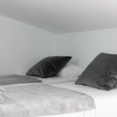 Rooftop Jaccuzi - Pool - Fitness Area - Free Wifi - Air Conditioner - Pool - Modern & Comfortable - Sunnygolf Bungalow Holiday home