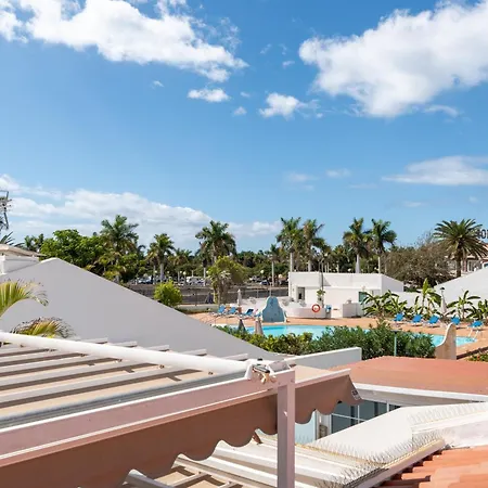 Rooftop Jaccuzi - Pool - Fitness Area - Free Wifi - Air Conditioner - Pool - Modern & Comfortable - Sunnygolf Bungalow Holiday home *